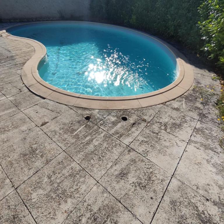 Maison Escapade et jardin à 5 minutes du centre avec piscine et parking - à 2 pas du Partage des eaux - Three-Bedroom Villa - 20
