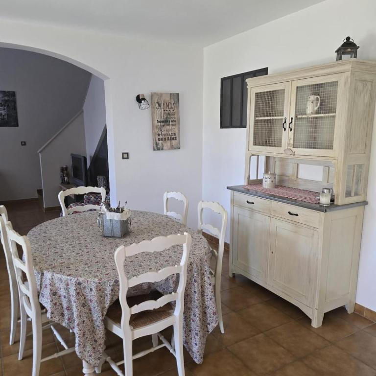 Maison Escapade et jardin à 5 minutes du centre avec piscine et parking - à 2 pas du Partage des eaux - Three-Bedroom Villa - 33