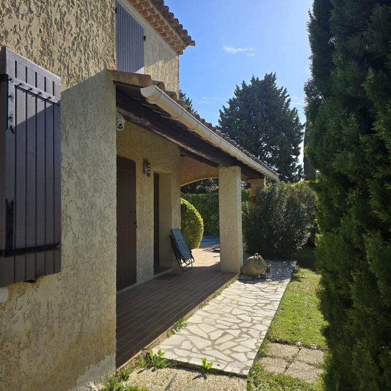 Maison Escapade et jardin à 5 minutes du centre avec piscine et parking - à 2 pas du Partage des eaux - Three-Bedroom Villa - 38