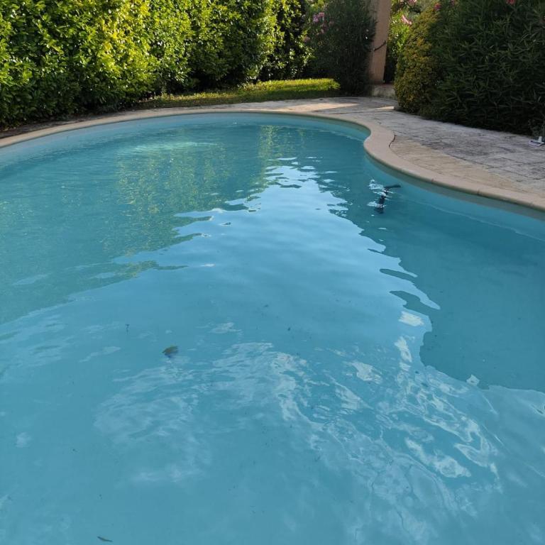 Maison Escapade et jardin à 5 minutes du centre avec piscine et parking - à 2 pas du Partage des eaux - Three-Bedroom Villa - 42