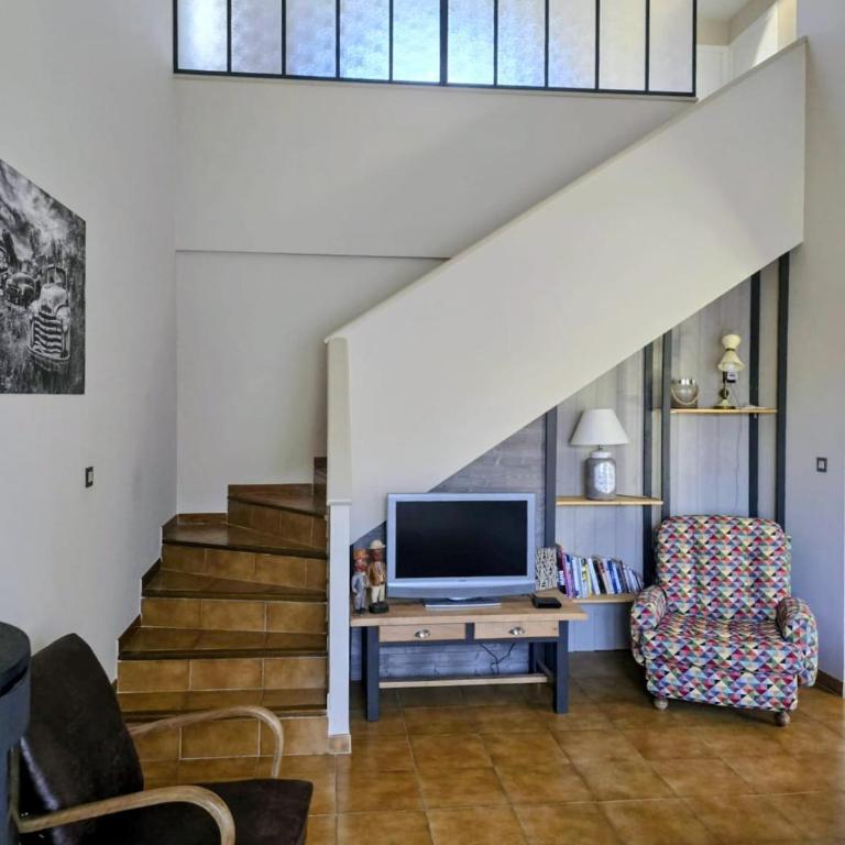 Maison Escapade et jardin à 5 minutes du centre avec piscine et parking - à 2 pas du Partage des eaux - Three-Bedroom Villa - 55