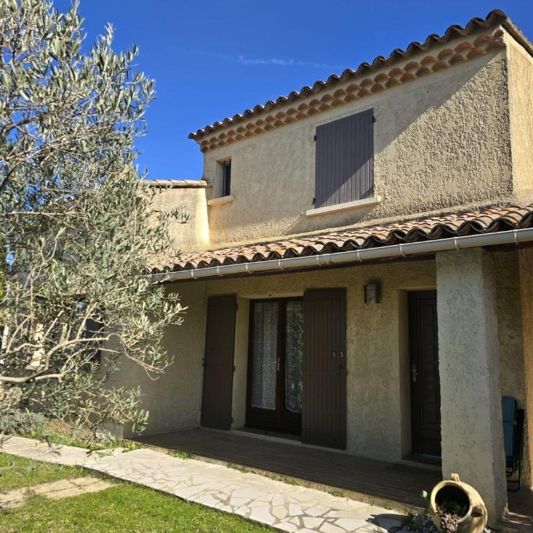 Maison Escapade et jardin à 5 minutes du centre avec piscine et parking - à 2 pas du Partage des eaux - Three-Bedroom Villa - 63