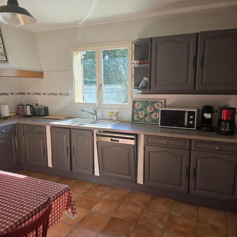 Maison Escapade et jardin à 5 minutes du centre avec piscine et parking - à 2 pas du Partage des eaux - Three-Bedroom Villa - 64