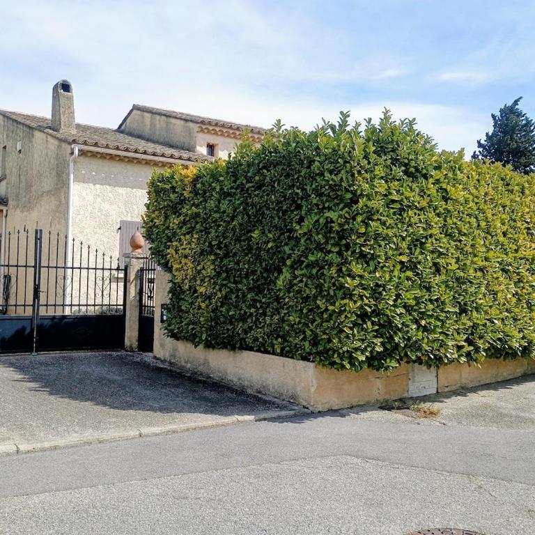 Maison Escapade et jardin à 5 minutes du centre avec piscine et parking - à 2 pas du Partage des eaux - Three-Bedroom Villa - 66