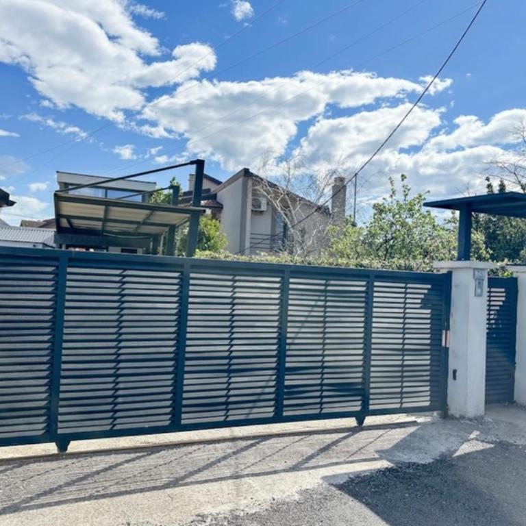 Dukley Family Home 3BR Near Podgorica Center - Three-Bedroom Apartment - 2
