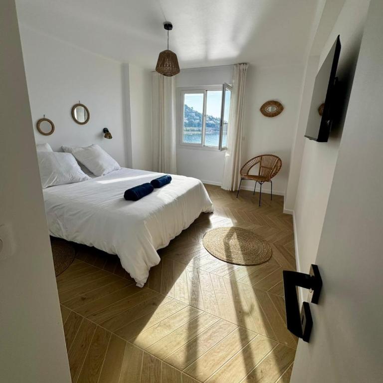 Exceptional, fully renovated apartment - Appartement 2 Chambres - 12