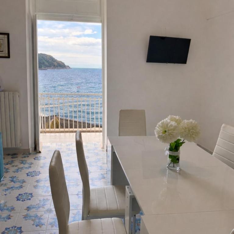 Perla da Mare Beach Front Sorrento - One-Bedroom Apartment - 4