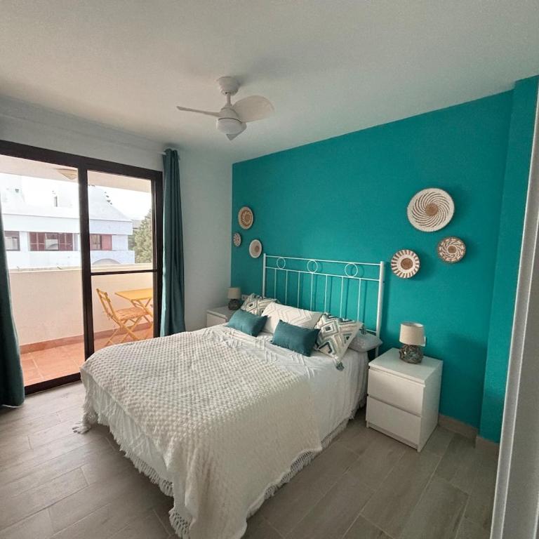 Beautiful house with ocean views - Three-Bedroom Chalet - 10