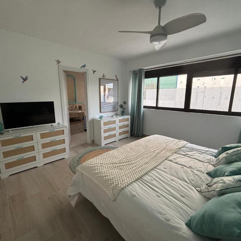 Beautiful house with ocean views - Three-Bedroom Chalet - 7