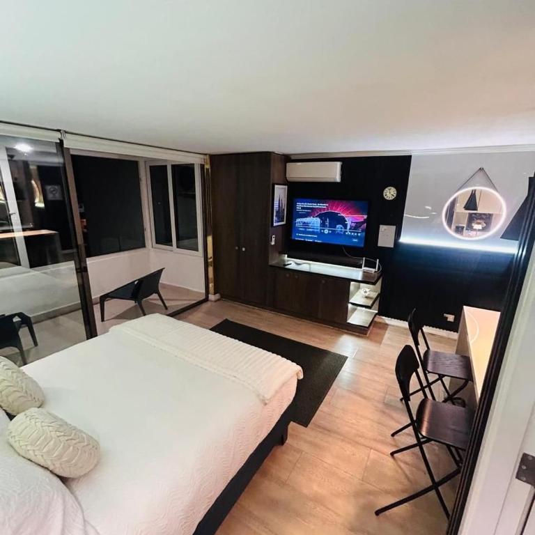 Exclusive and Secure Apartment Parque Arauco Las Condes - Apartment with Balcony - 6