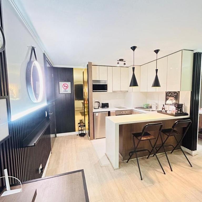 Exclusive and Secure Apartment Parque Arauco Las Condes - Apartment with Balcony - 17