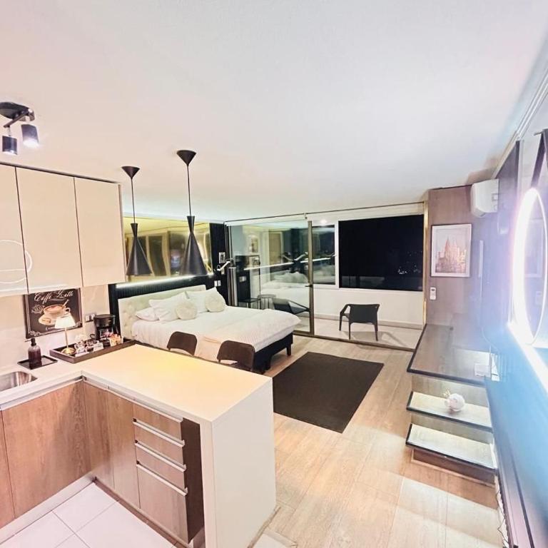Exclusive and Secure Apartment Parque Arauco Las Condes - Apartment with Balcony - 16