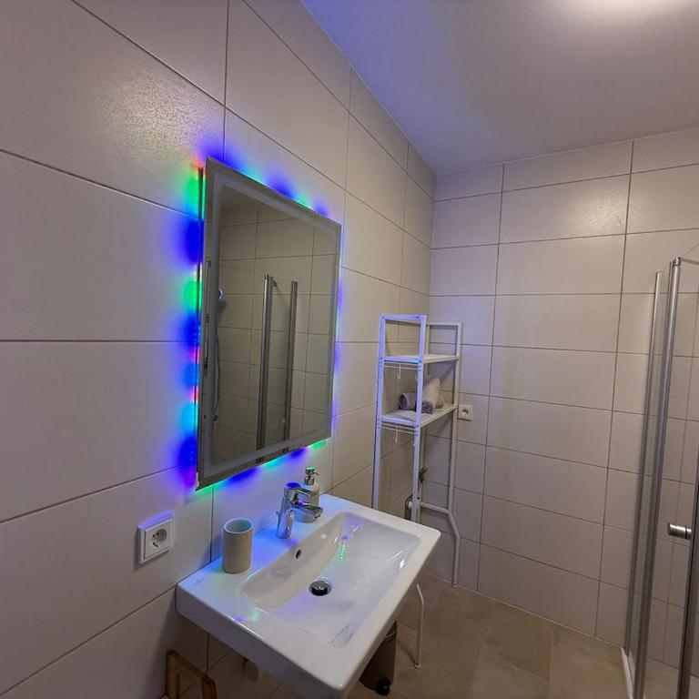 Donau Living New Apartment Near City and Highway - Apartment mit 1 Schlafzimmer - 36