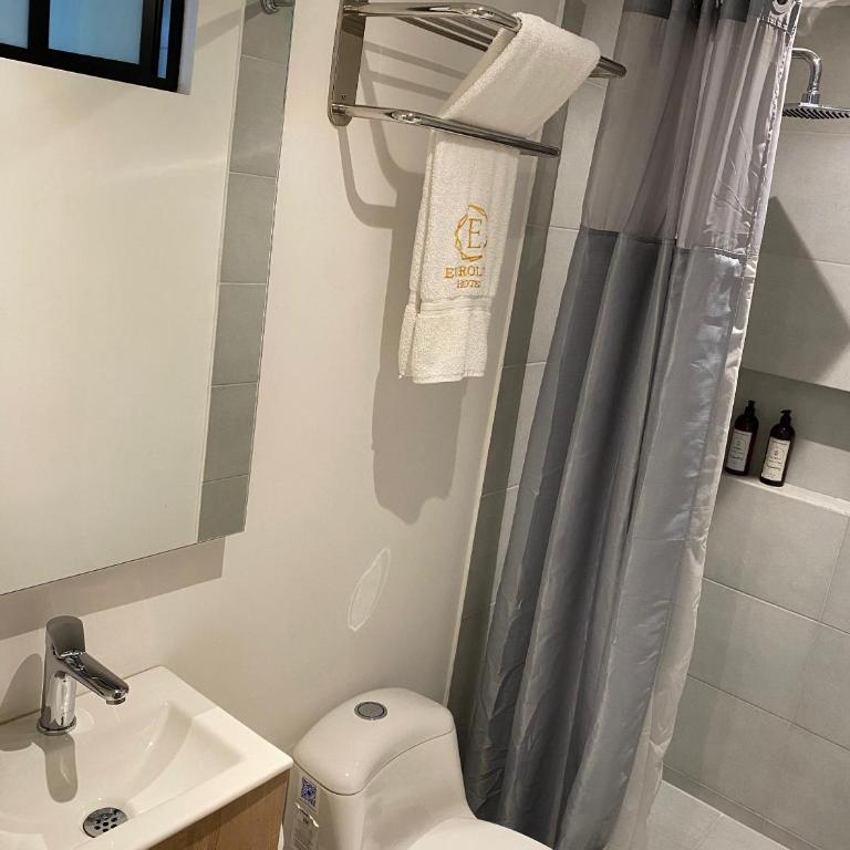 Eurolan 72 - Double Room with Private Bathroom - 12