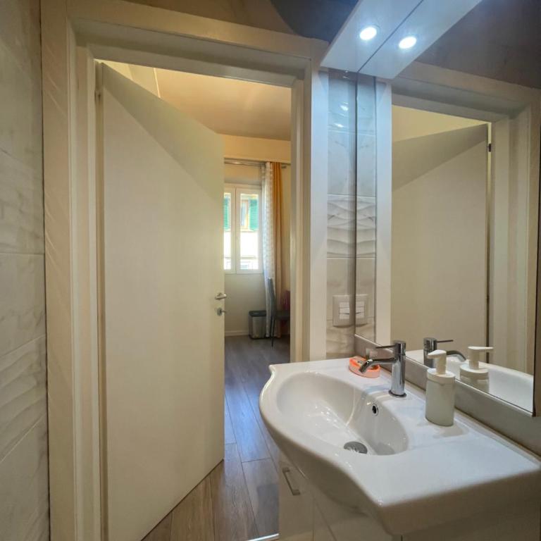Vasari Florence Apartment - Near SMN Station - Appartamento con 2 Camere da Letto - 29