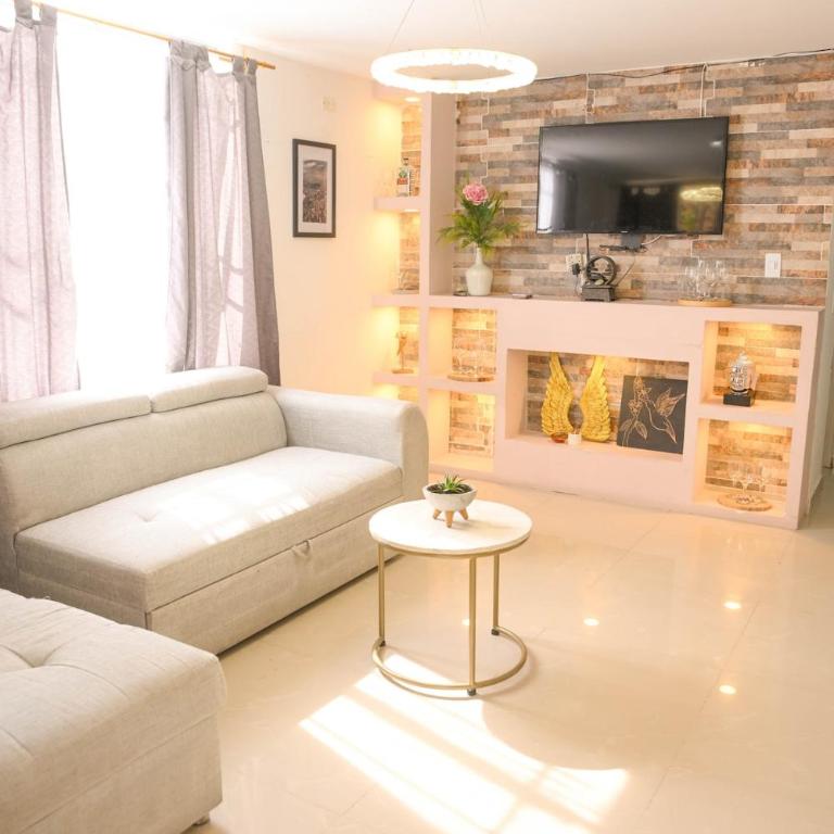 Beautiful home overlooking Medellín - Apartamento - 1