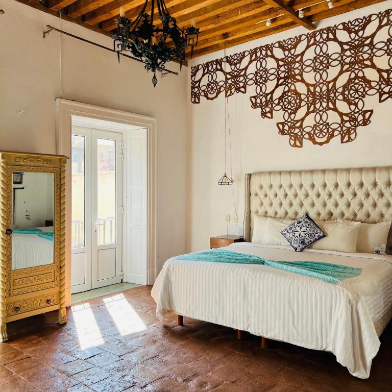 Mansion Von Humboldt - Suite with City View - 9