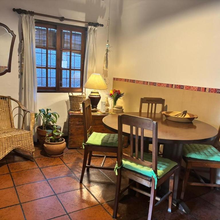 Casa confortable - Parque central - Estacionamiento, patio, 3 baños, 5 habitaciones - - Casa de 5 dormitorios - 12