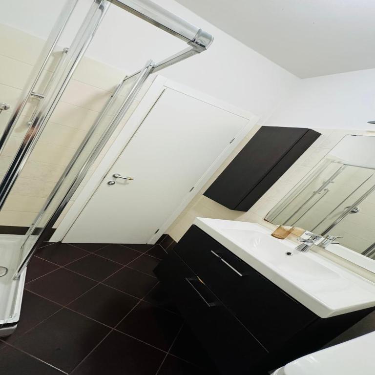 Panoramic Lakefront Apartment for 5 - Apartment mit 2 Schlafzimmern - 21
