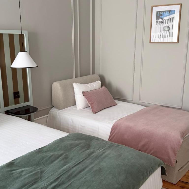 Boutique Hôtel Le Clos Huguerie - Bordeaux Centre - Chambre Double avec Lit d'Appoint - 4