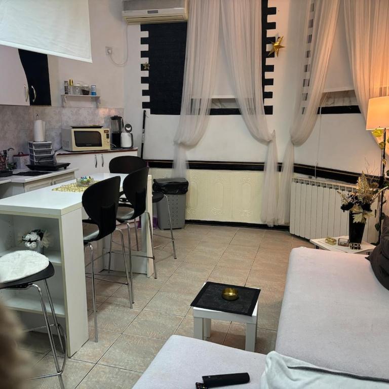 Low cost studio underground - One-Bedroom Apartment - 8