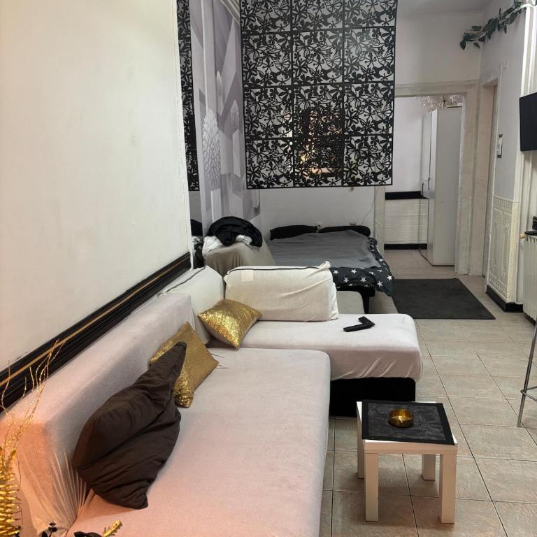 Low cost studio underground - One-Bedroom Apartment - 21