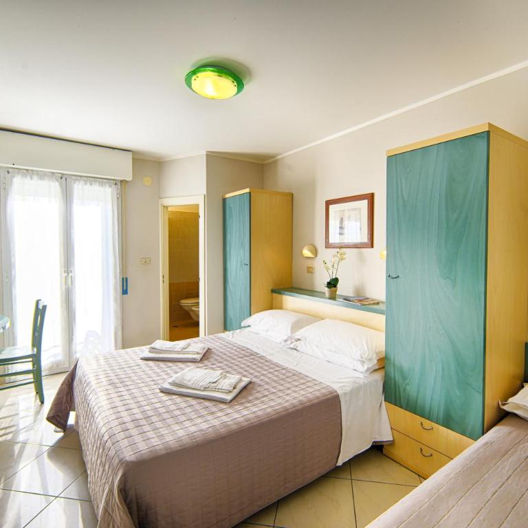 Hotel Granada - Camera Quadrupla Comfort - 8