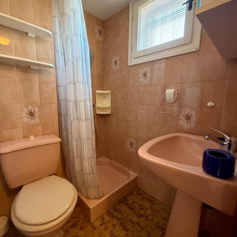 Studio mezzanine a moins de 800m de la mer de La Londe - One-Bedroom Apartment - 12