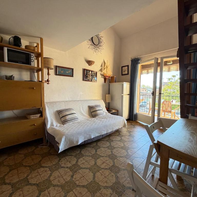 Studio mezzanine a moins de 800m de la mer de La Londe - One-Bedroom Apartment - 14