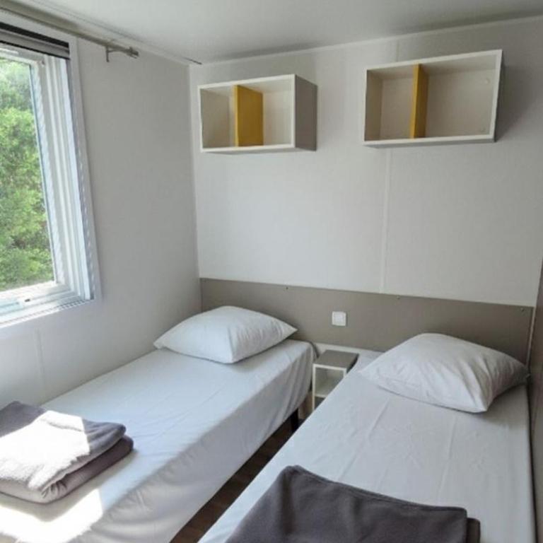Camping Paradis Les Jonquilles - Mobile Home Confort - 2 Chambres - 2