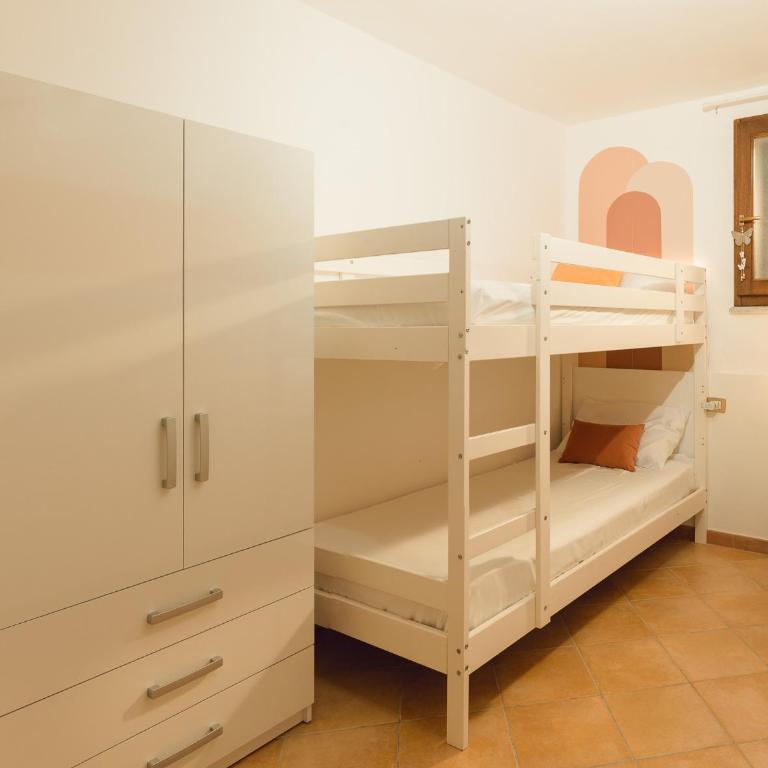 SHARED SWIMMING POOL, House relax Lu Bagnu - Appartamento con 2 Camere da Letto - 16