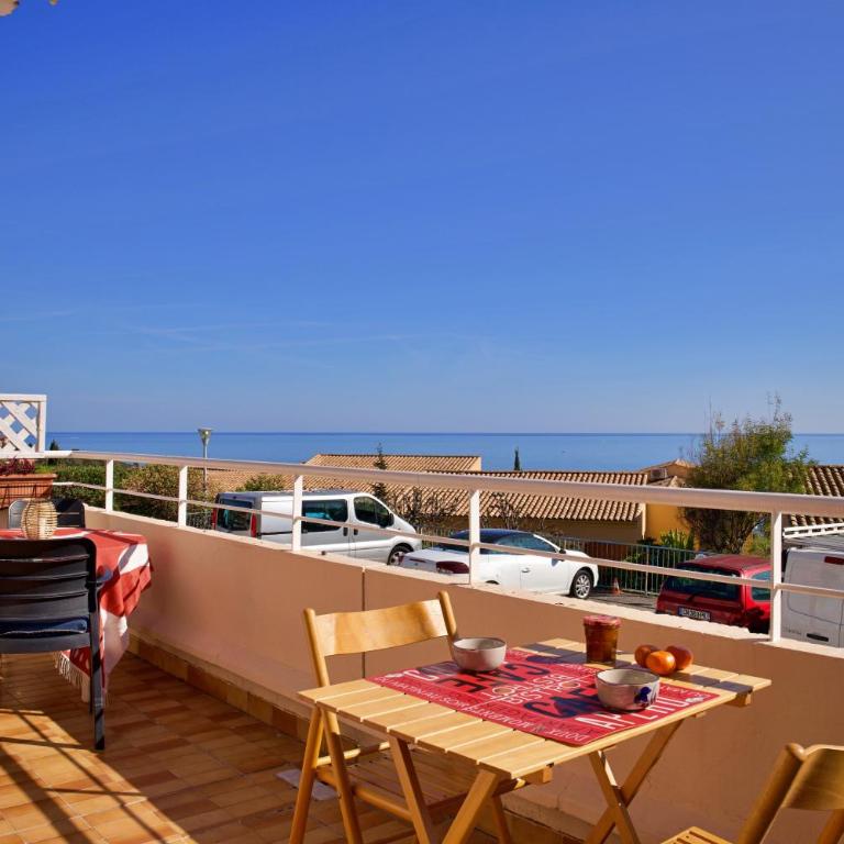 Sea view, terrace, and swimming pool in the heart of the Esterel - Appartement 2 Chambres - 3