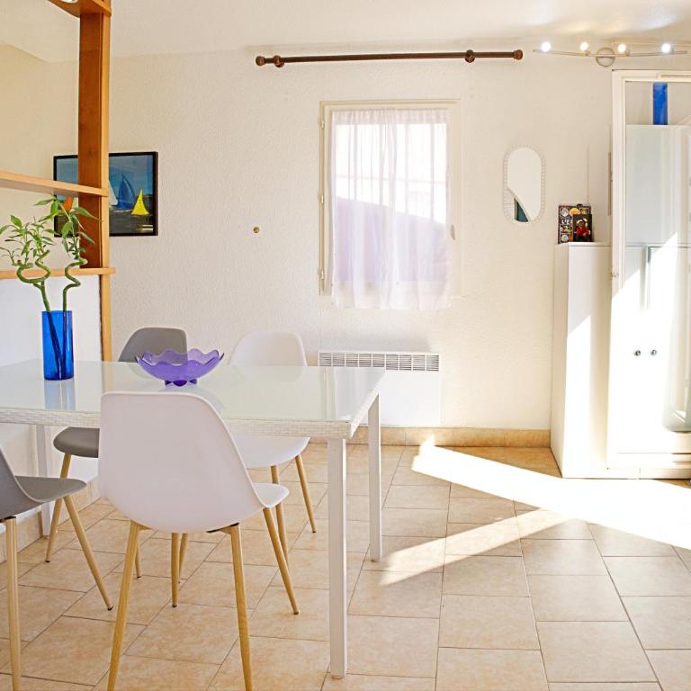 Sea view, terrace, and swimming pool in the heart of the Esterel - Appartement 2 Chambres - 9