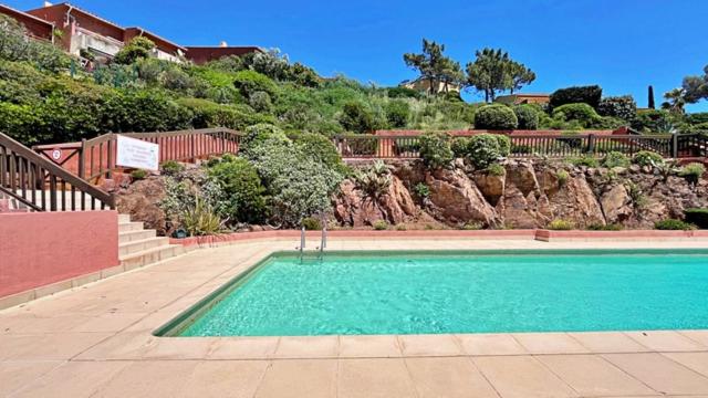 Sea view, terrace, and swimming pool in the heart of the Esterel - Appartement 2 Chambres - 20