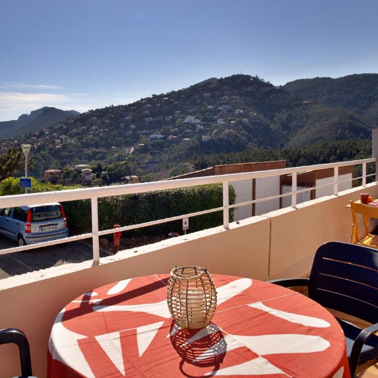 Sea view, terrace, and swimming pool in the heart of the Esterel - Appartement 2 Chambres - 34