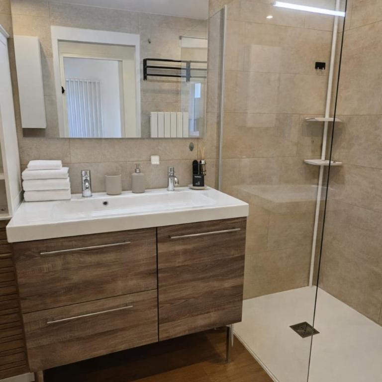 Les Bastides du Soleil, Swimming Pool & Beach within Walking Distance - Appartement 2 Chambres avec Terrasse et Vue sur la Mer - 5