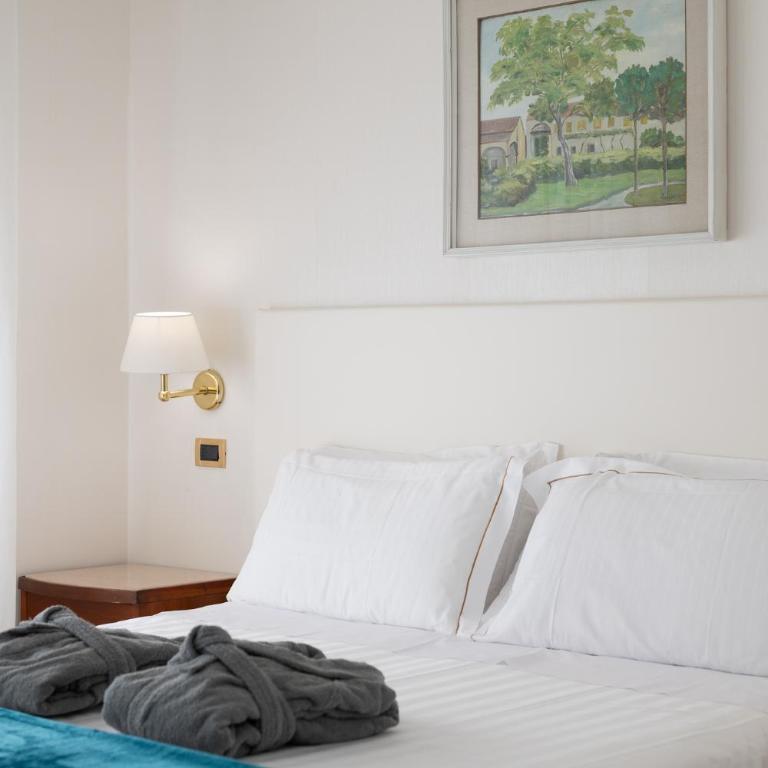 Hotel Excelsior Bay - Double or Twin Room with partial Lake View - 5