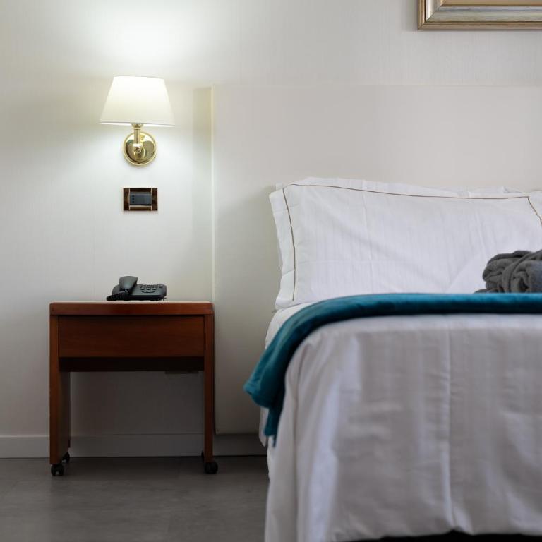Hotel Excelsior Bay - Double or Twin Room with partial Lake View - 6