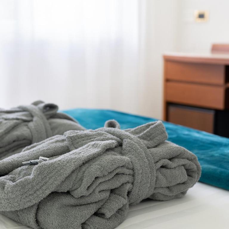Hotel Excelsior Bay - Double or Twin Room with partial Lake View - 4