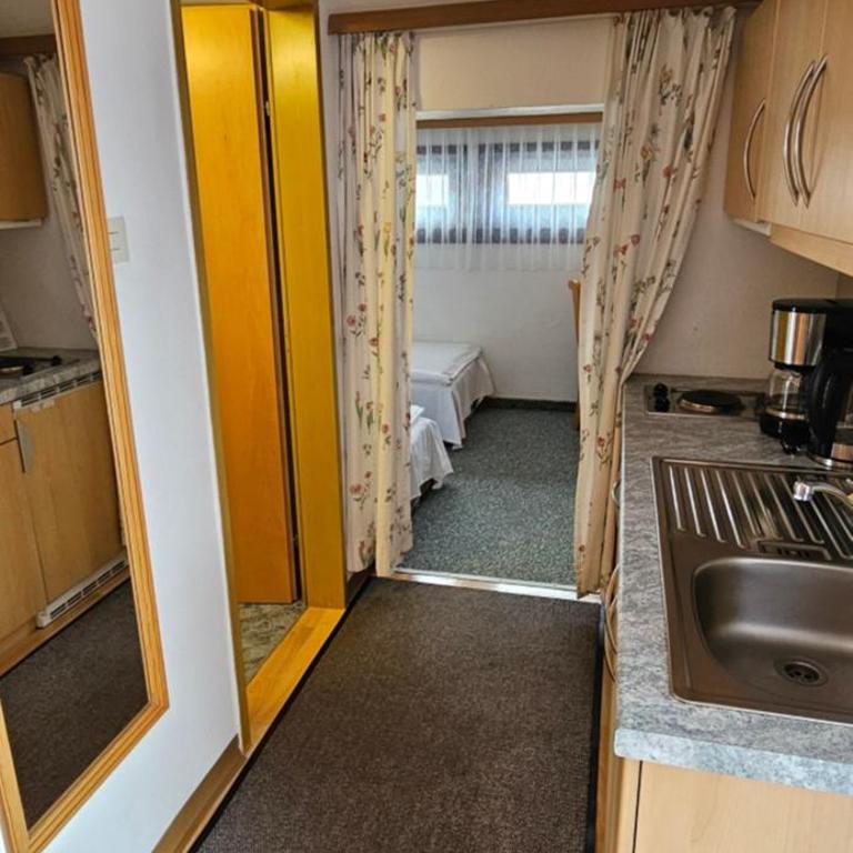 Frühstückspension Schönblick - Apartment mit 2 Schlafzimmern und Bergblick - 9