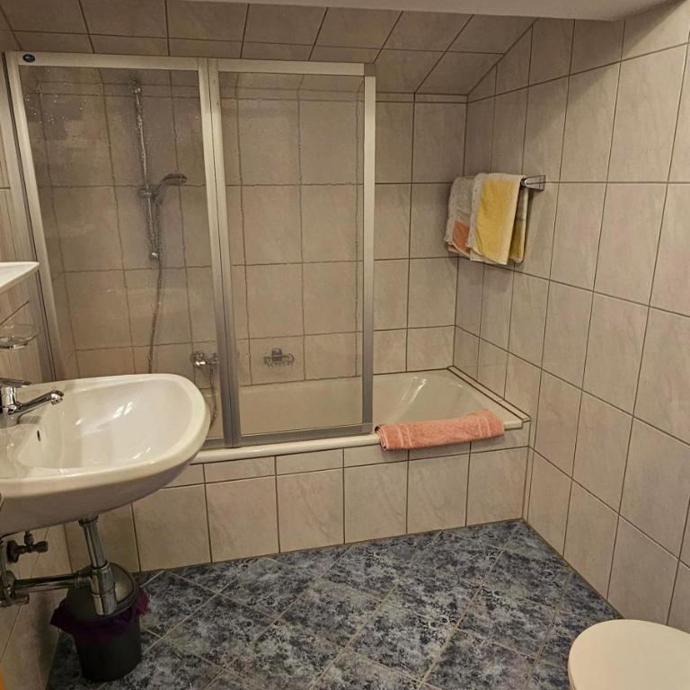 Frühstückspension Schönblick - Doppelzimmer mit Badewanne - 4