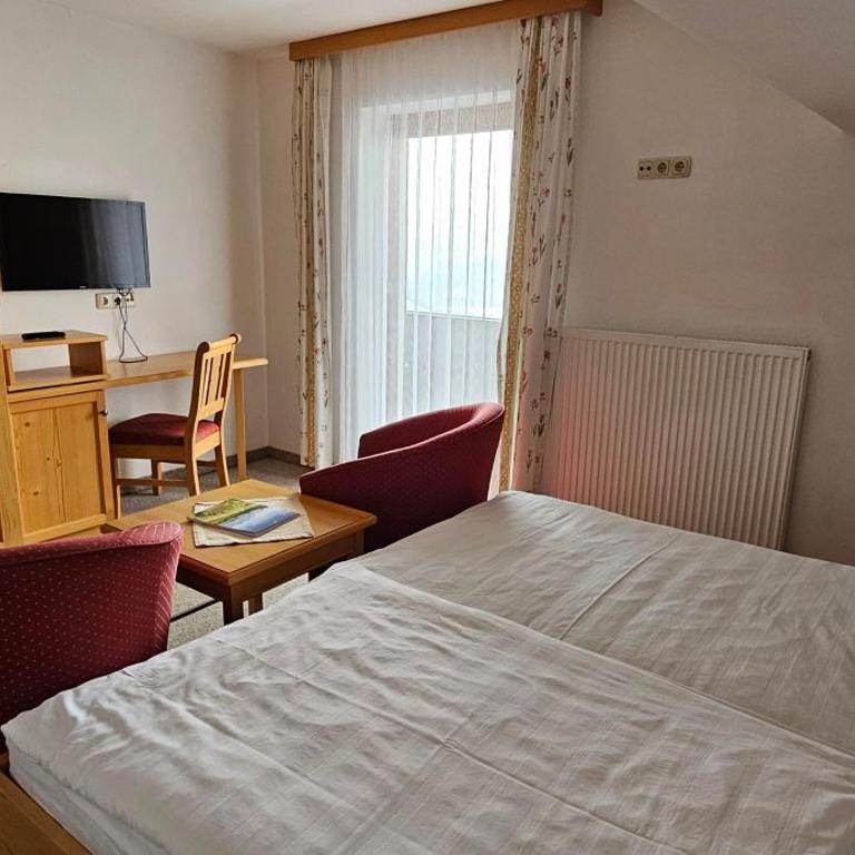 Frühstückspension Schönblick - Doppelzimmer mit Badewanne - 2