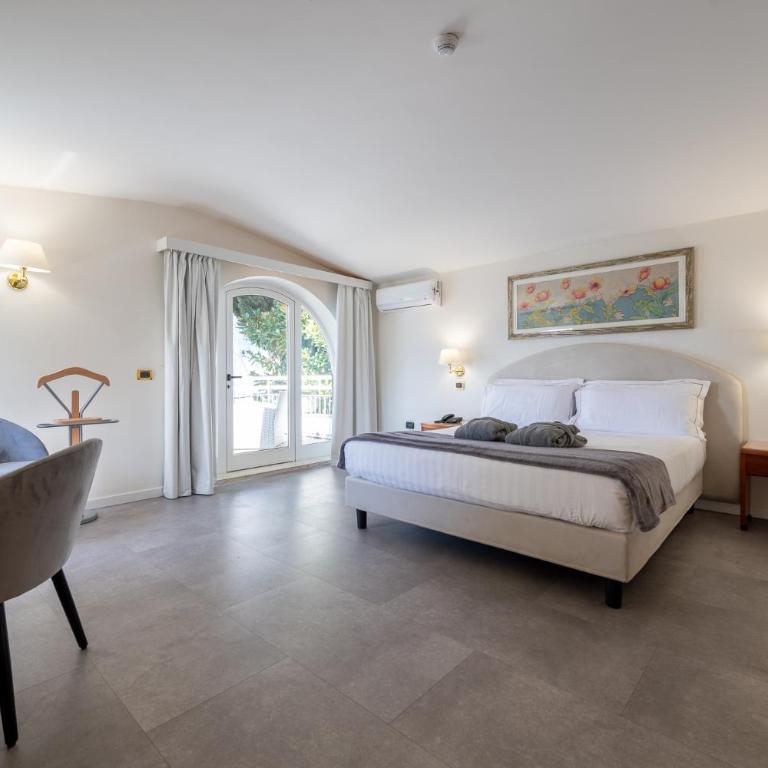 Hotel Excelsior Bay - Junior Suite con Terrazza e Vista Lago - 3