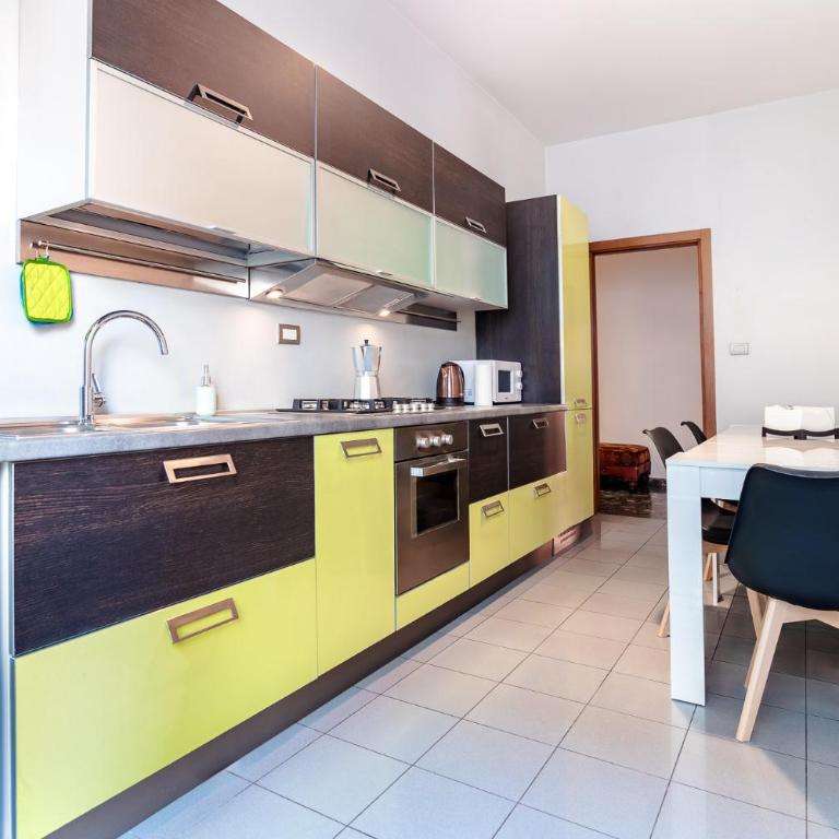 100m to Arena 3BR Luxury Stay Verona - Three-Bedroom Apartment - 13