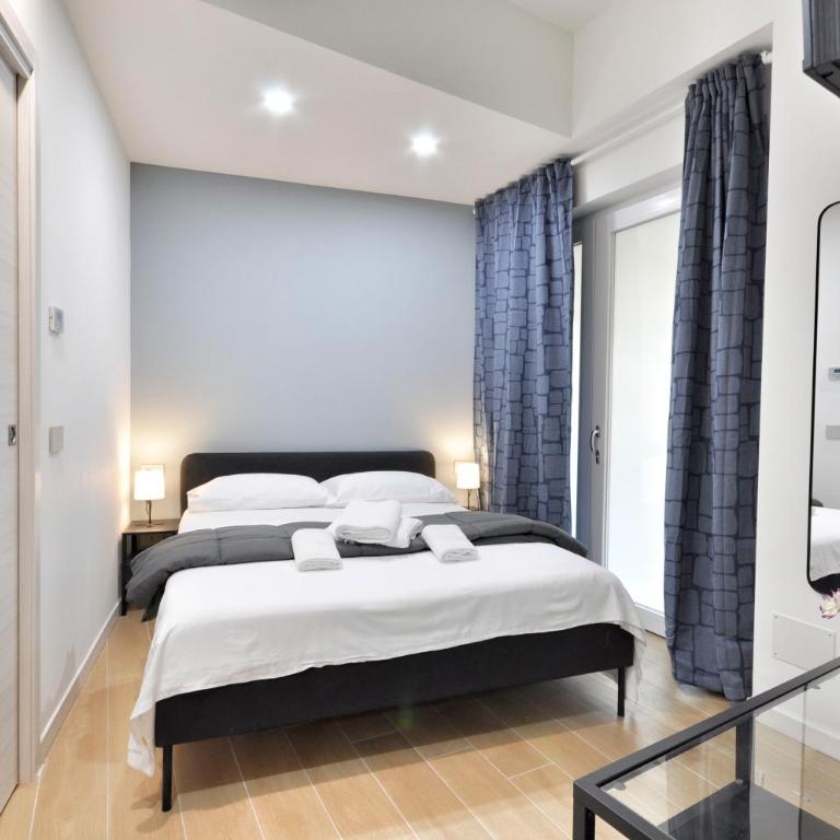 I-Host Como Luxury Apartment - Bianca - Appartamento con 3 Camere da Letto - 2