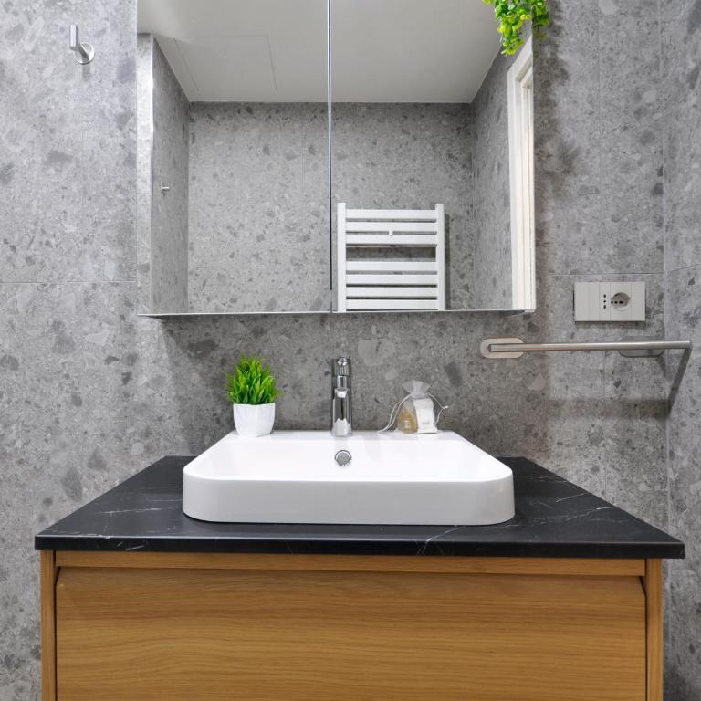 I-Host Como Luxury Apartment - Bianca - Appartamento con 3 Camere da Letto - 29