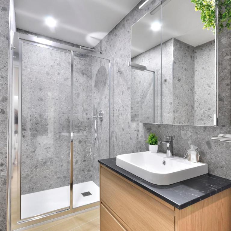 I-Host Como Luxury Apartment - Bianca - Appartamento con 3 Camere da Letto - 33