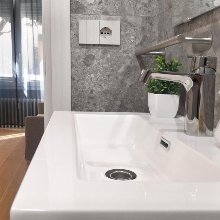 I-Host Como Luxury Apartment - Bianca - Appartamento con 3 Camere da Letto - 34
