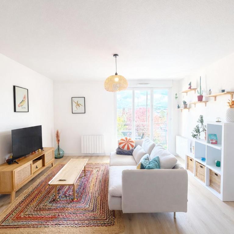 M132 Super t4 retro à deux pas de la gare - Appartement 3 Chambres - 1