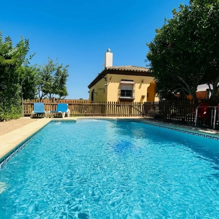 Chalet Piscina Privada Cerca del Mar solo familia - Casa - 1